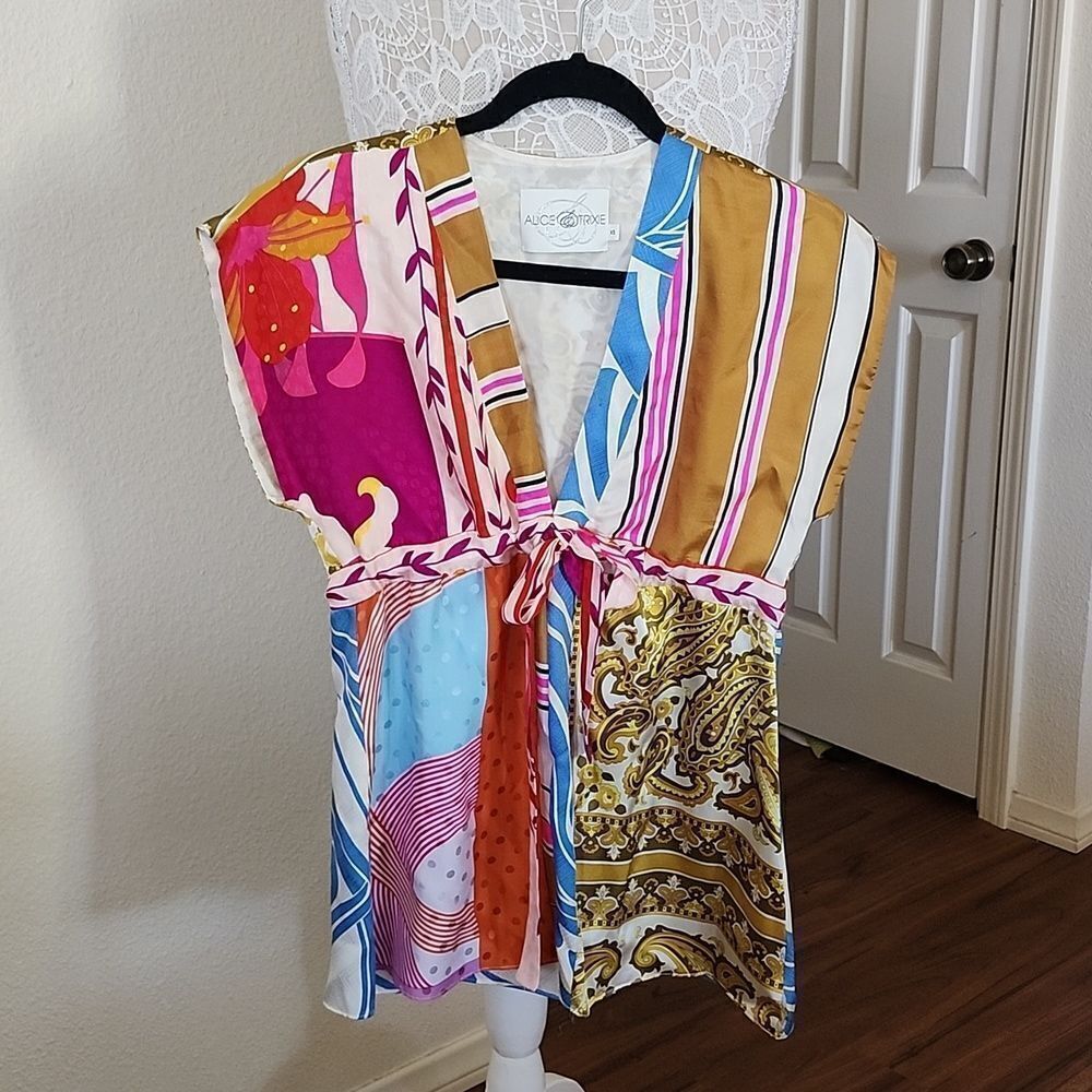 Alice & Trixie 100% Silk Tropical Resort Wear Y2K, Retro 70's Vibes Top‎ Size XS